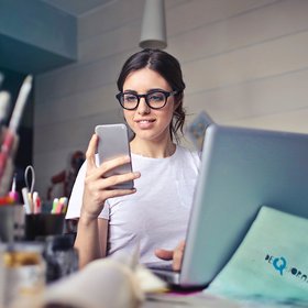 Исследование: смартфон на работе не только отвлекает, но и заставляет нас сильнее скучать