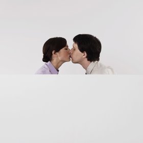 Служебные романы: к чему они приводят и где ловить красные флаги