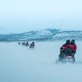 В Пермском крае во время катания на снегоходах пропали 13 туристов