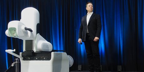 Действительно ли "взломать" мозг так просто, как говорит Илон Маск? Отвечает эксперт