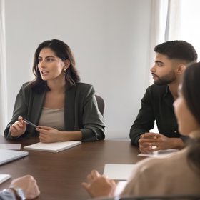 30% россиян считают, что мужчины лучше справляются с руководящими должностями