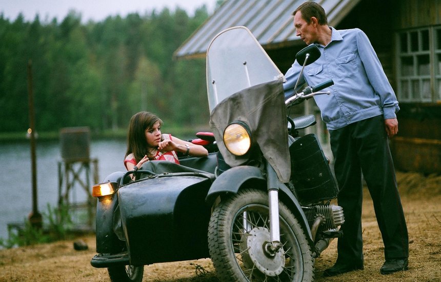 Кадр из фильма «Груз 200». «Брата» и «Анору» запретят? Что известно о законе, защищающем традиционные ценности в фильмах и сериалах. И что будет с советским кино, герои которого изменяют друг другу