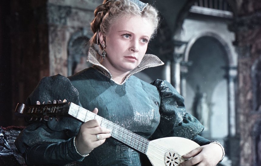 Кинопоказы в высотке на Котельнической