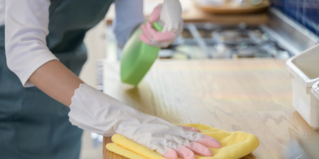 В Великобритании уволили уборщицу за совмещение двух работ