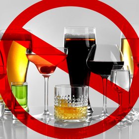 В России предложили впускать людей в алкомаркеты по паспорту