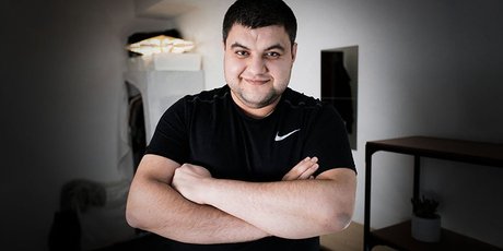 «Когда ты ощущаешь себя самым глупым человеком в комнате — это круто». Интервью c Ильей Абиловым